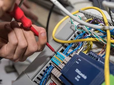 DGUV V3 einfach erklärt: Die wichtigsten Fragen und Antworten