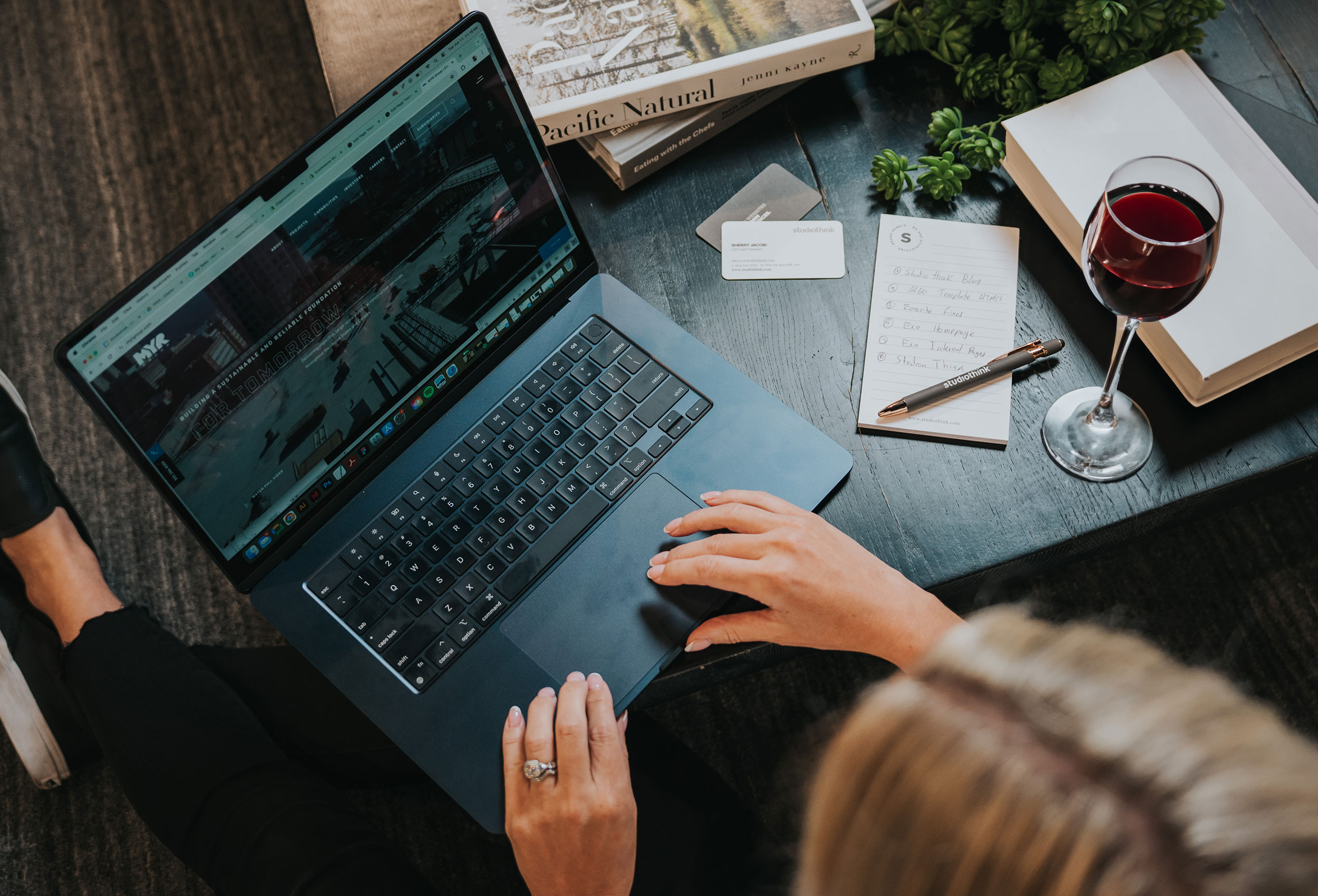 Website für Immobilienunternehmen mit starkem Design
