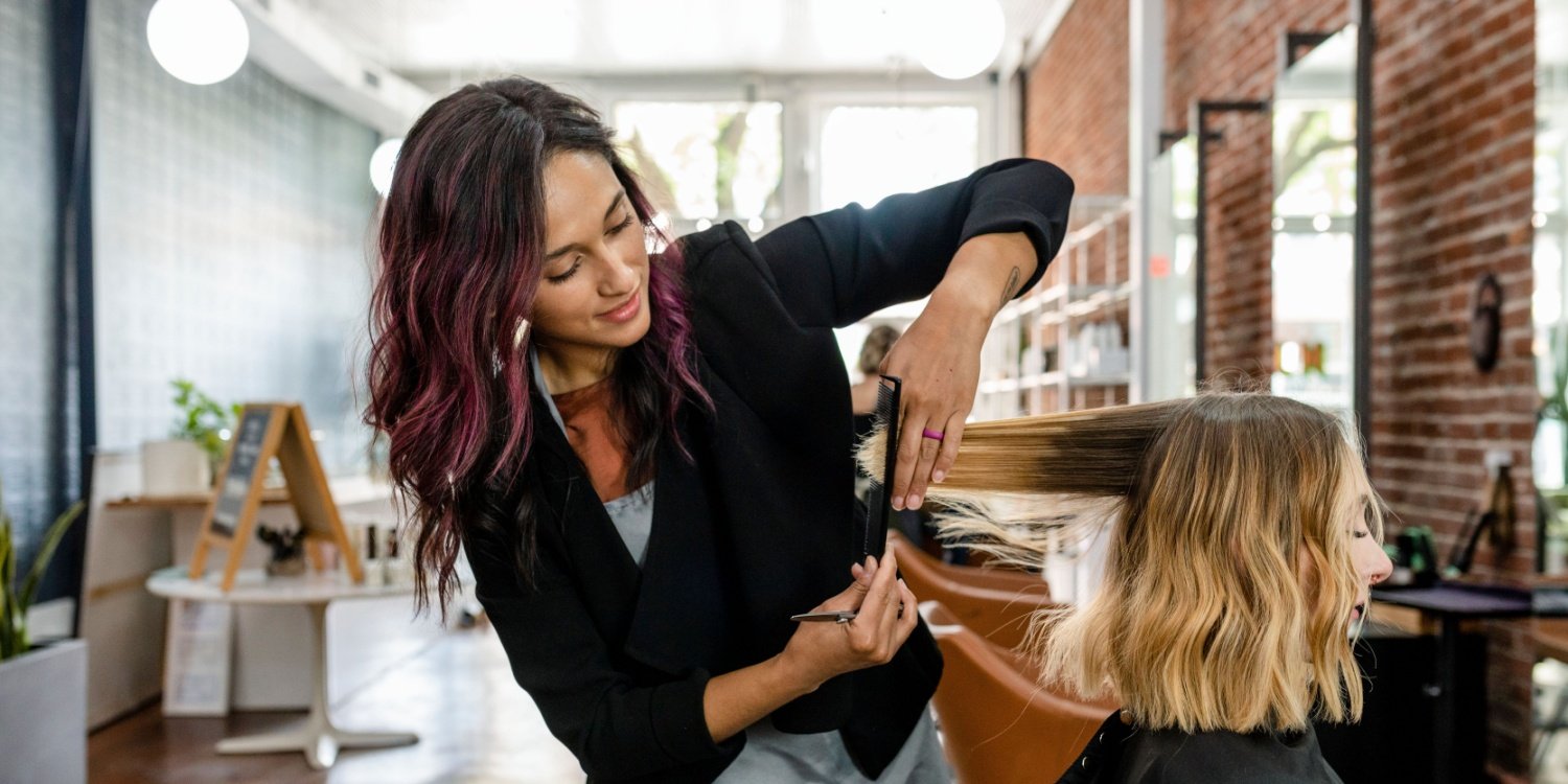 Jetzt Einrichtung für Friseursalon mit kostenlosem Versand sichern